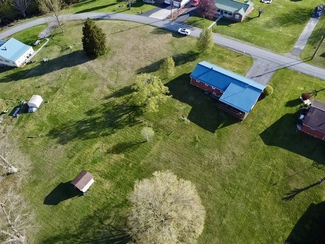 186 Summit Dr, Home with 3 bedrooms, 2 bathrooms and null parking in Peterstown WV | Image 8