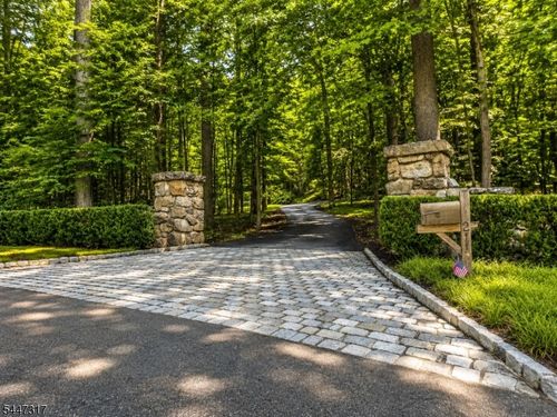 211 Douglass Ave, Bernardsville, NJ, 07924-1905 | Card Image