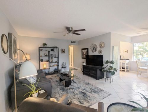 100 E Kingswood E, West Palm Beach, FL, 33417 | Card Image