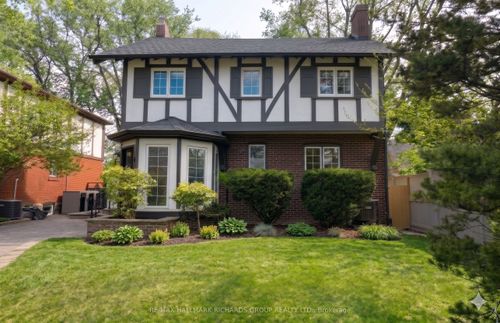 27 Bracken Avenue, Toronto, ON, M4E1N4 | Card Image