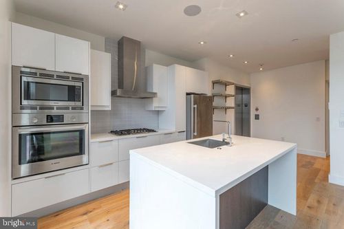 apt-2w-240 N 2nd St, PHILADELPHIA, PA, 19106-1259 | Card Image