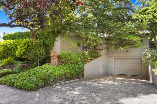 1871 40th Ave E, Seattle, WA, 98112-3109 | Card Image