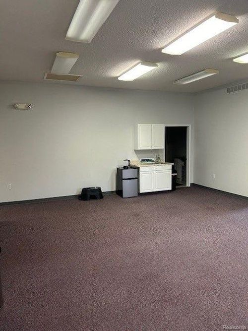 7124 W Grand River Rd, Fowlerville, MI, 48836-8578 | Card Image