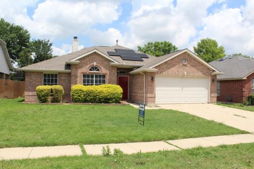 1070 Hillwood Dr, Saginaw, TX, 76179-3467 | Card Image