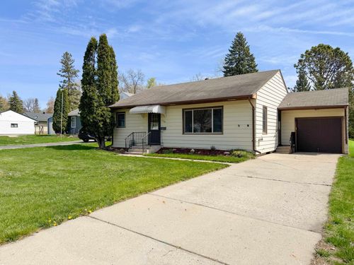 1224 N Lake St, Fergus Falls, MN, 56537-1229 | Card Image