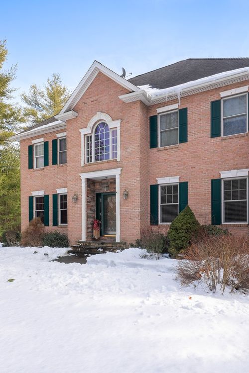 2 St Josephs Way, Hope Valley, RI, 02832-1302 | Card Image