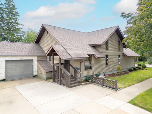 300 E Sanborn St, Winona, MN, 55987-3866 | Card Image