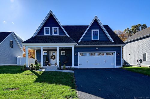 33 Old Village Cir, Windsor, CT, 06095-1252 | Card Image