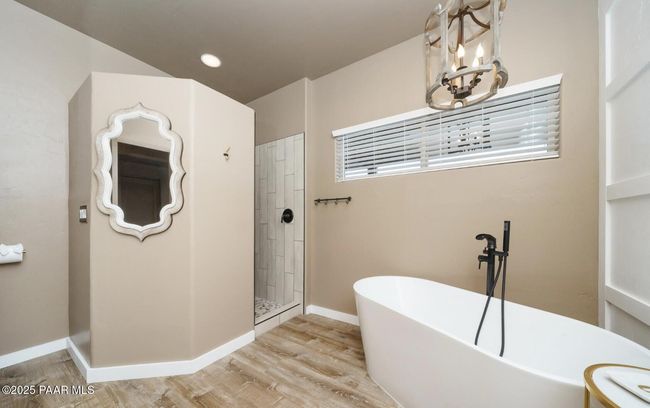 Walk-In Shower & Freestanding Tub | Image 38