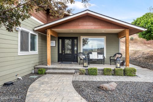 2121 Pleasant Hill Rd, Selah, WA, 98942-9054 | Card Image