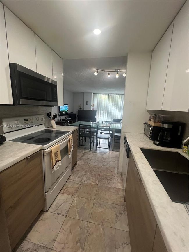 303 - 2350 Ne 135th St, Condo with 2 bedrooms, 2 bathrooms and null parking in North Miami FL | Image 19