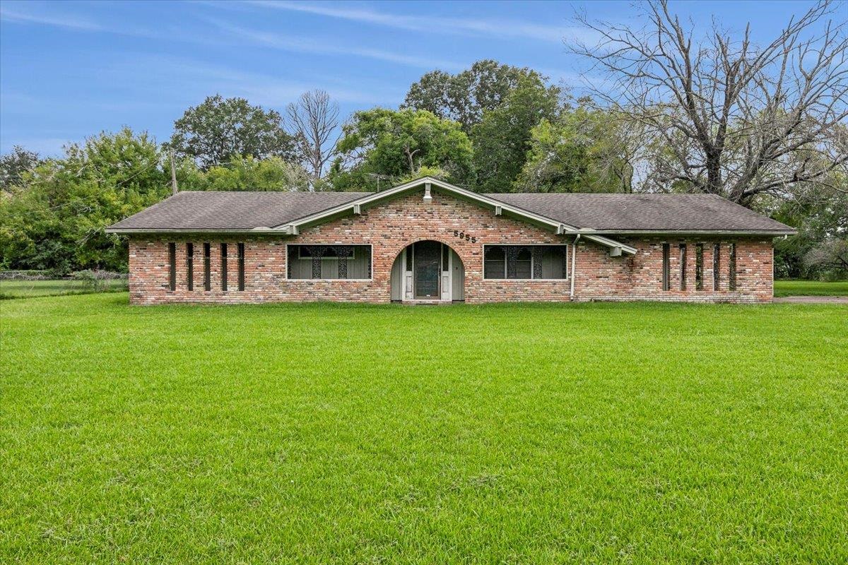 Avie Ln, Beaumont, TX 77708