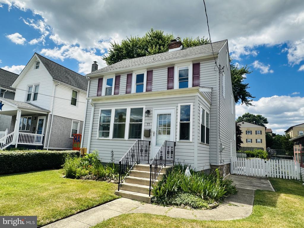 Broadway Ave, Clifton Heights, PA 19018
