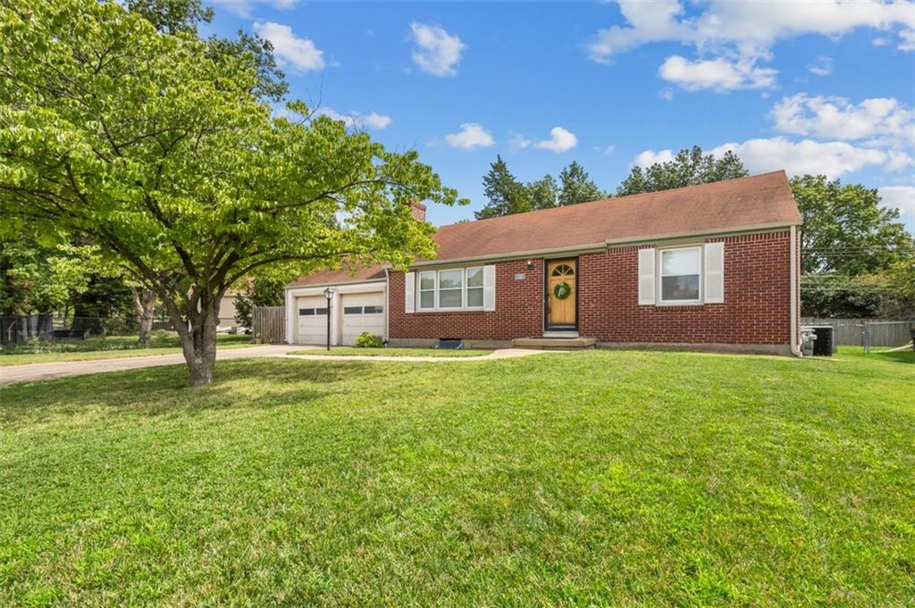 Meadow Lake Ter, Kansas City, MO 64114
