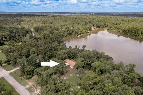 221 Chestnut Bnd, Huntsville, TX, 77320-8009 | Card Image