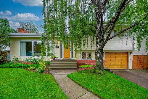 13 Hallbrook Drive Sw, Calgary, AB, T2V3H5 | Card Image