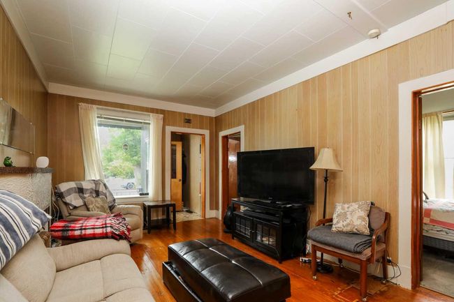 413 12c St N, House other with 3 bedrooms, 1 bathrooms and 1 parking in Lethbridge AB | Image 6