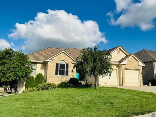 2906 Hidden Lakes Dr, Emporia, KS, 66801-9046 | Card Image