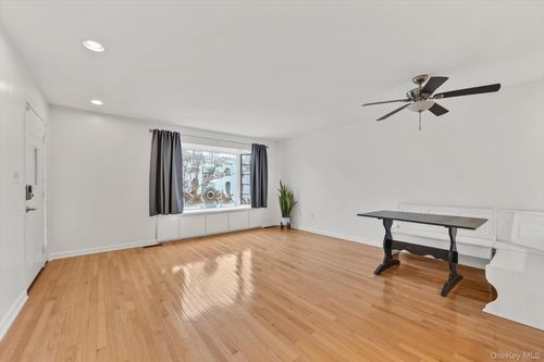 242 Oak Park Dr, Little Neck, NY, 11362-2624 | Card Image