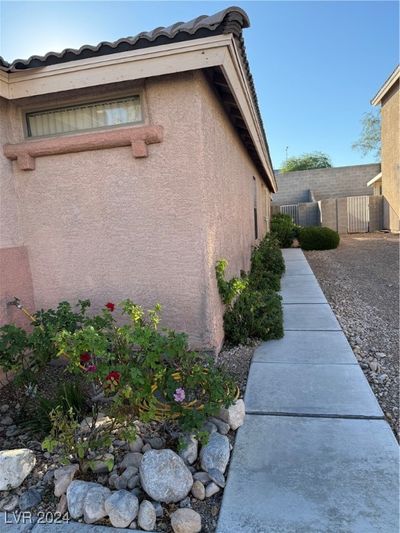 8015 Long Beach Street, House other with 3 bedrooms, 2 bathrooms and null parking in Las Vegas NV | Image 3