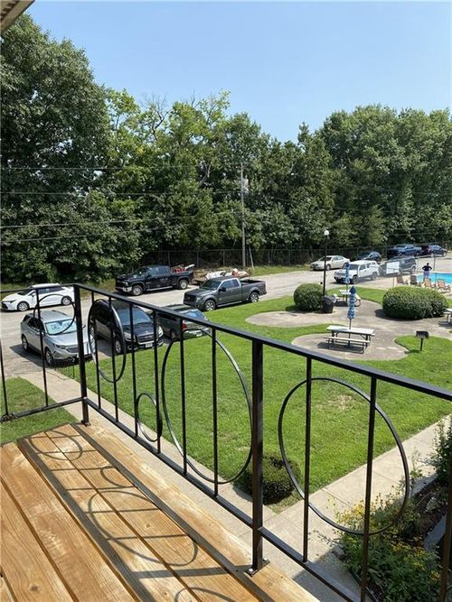 c-25-2811 Pembroke Lane, St Joseph, MO, 64506 | Card Image