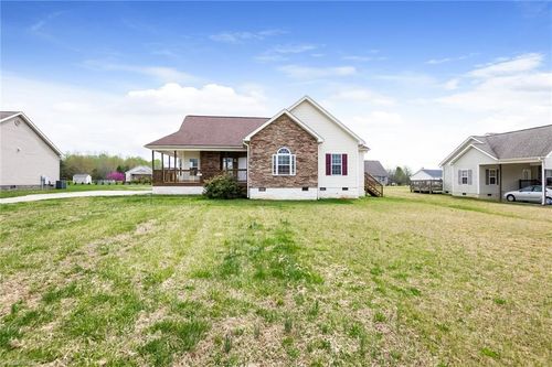 5125 Asia Chanel Dr, Winston Salem, NC, 27105-9815 | Card Image