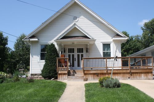 221 W Morgan St, Dixon, IL, 61021-2045 | Card Image