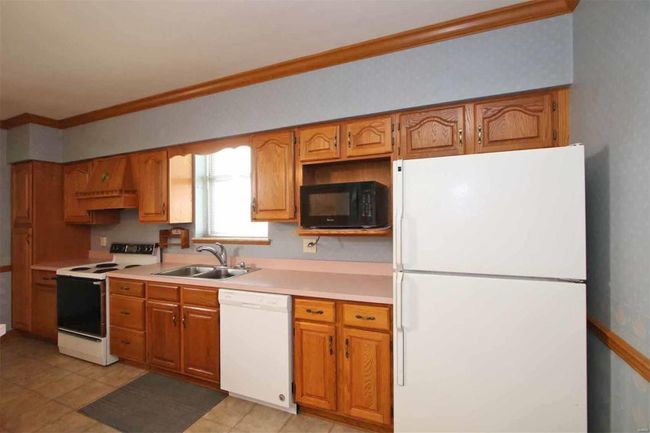 4204 Frank Scott Pkwy W, House other with 3 bedrooms, 2 bathrooms and 2 parking in Belleville IL | Image 15