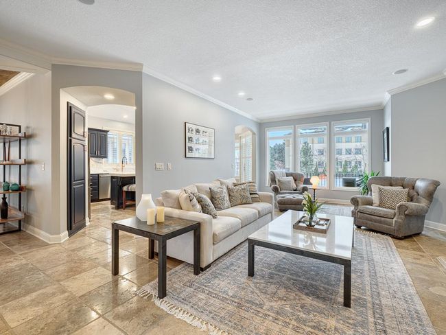 Stunning natural light throughout! | Image 4
