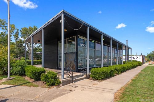 18901 Kelly Rd, Detroit, MI, 48224-1061 | Card Image