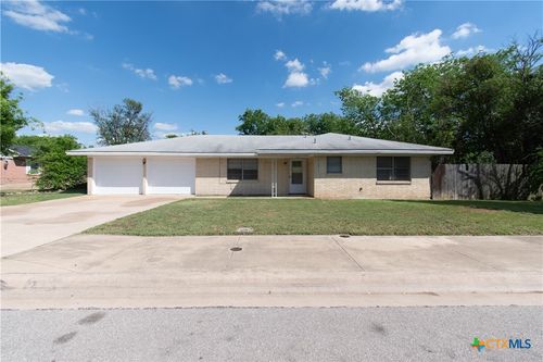 1305 Fairway Dr, Belton, TX, 76513-4011 | Card Image