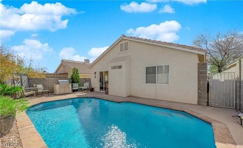 8468 W Gilmore Ave, Las Vegas, NV, 89129-6882 | Card Image