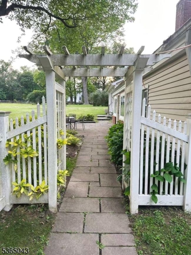 21 Meadowview Rd, House other with 4 bedrooms, 2 bathrooms and null parking in Basking Ridge NJ | Image 4