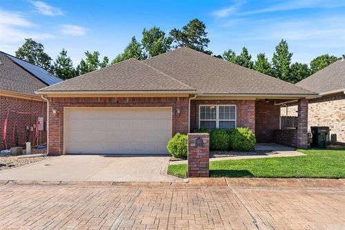 8 Pennsylvania Ct, Little Rock, AR, 72223-4001 | Card Image