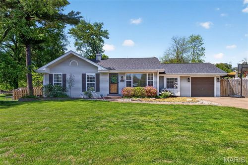 247 Old Ballwin Rd, Ballwin, MO, 63021-4833 | Card Image