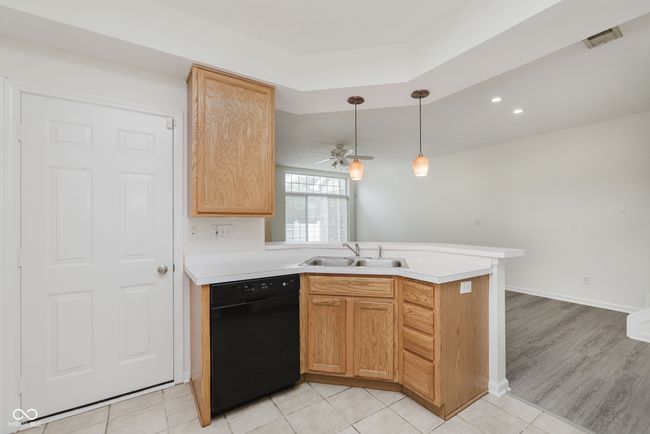 8422 Enclave Blvd, Condo with 2 bedrooms, 3 bathrooms and null parking in Fishers IN | Image 17