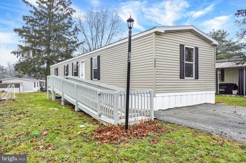 304 Brooklyn Dr, YORK, PA, 17406-7600 | Card Image