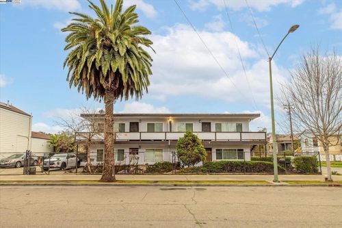 1745 Chase St, Oakland, CA, 94607-1345 | Card Image