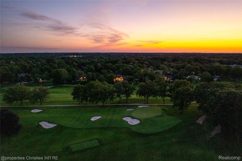 3715 Lahser Rd, Bloomfield Hills, MI, 48304-2125 | Card Image