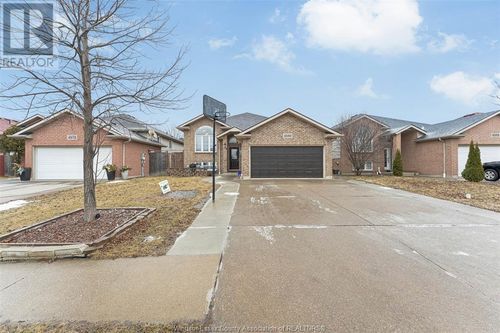 4580 Fontana Ave, Windsor, ON, N9G3C8 | Card Image