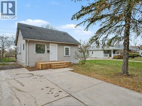 1815 Westminster Blvd, Windsor, ON, N8T1X3 | Card Image