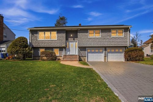 240 Ridge Rd, Cedar Grove, NJ, 07009-1922 | Card Image