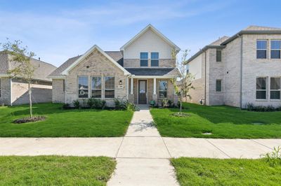 Craftsman house featuring a front yard | Image 1