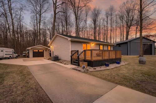6633 Birchshore Dr, Lakeview, MI, 48850-9737 | Card Image