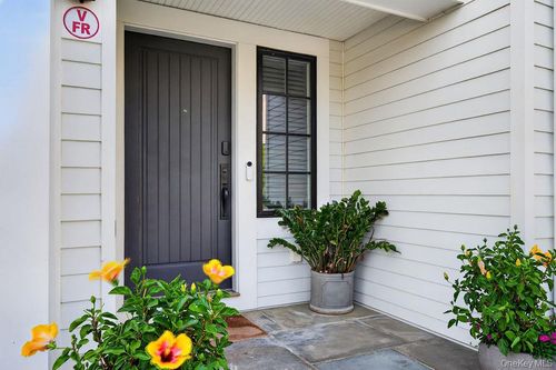 23 Honeysuckle Ln, Port Chester, NY, 10573-1506 | Card Image