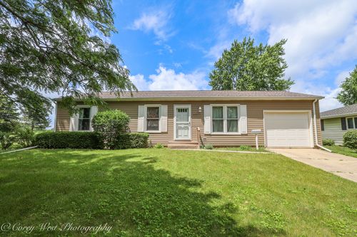 335 S Hadsall St, Genoa, IL, 60135-1220 | Card Image