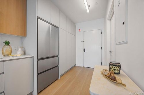 unit-101-8 Chester Ave, White Plains, NY, 10601-5109 | Card Image