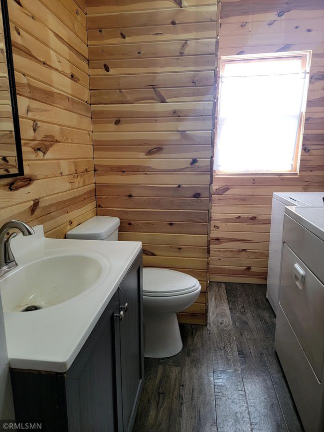 Full Bath with Laundry | Image 7