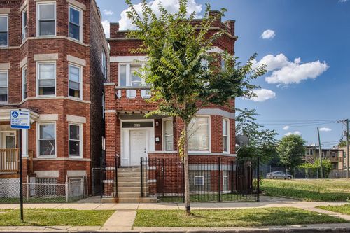 4017 W Van Buren St, Chicago, IL, 60624-2747 | Card Image
