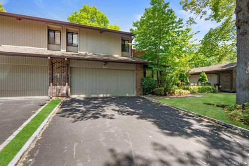 302 Vista Dr, Jericho, NY, 11753-2807 | Card Image